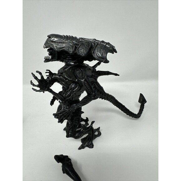 1992 Kenner Alien Queen Alien with Queen Burster 6" + 1994 Alien Bull Figure - Picture 4 of 13